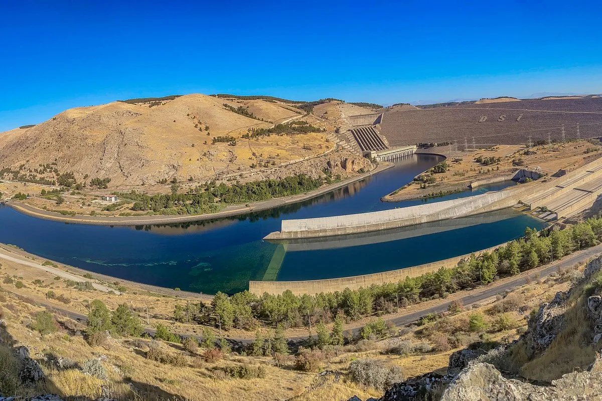 Atatürk Baraj Gölü Piknik Alanı