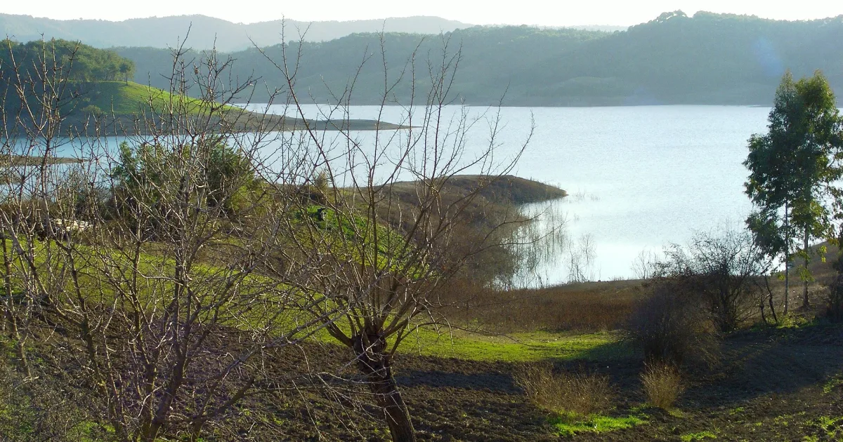 Karakaya Baraj Gölü Piknik Alanı